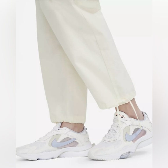 Nike cargo pants women’s medium - Picture 5 of 9